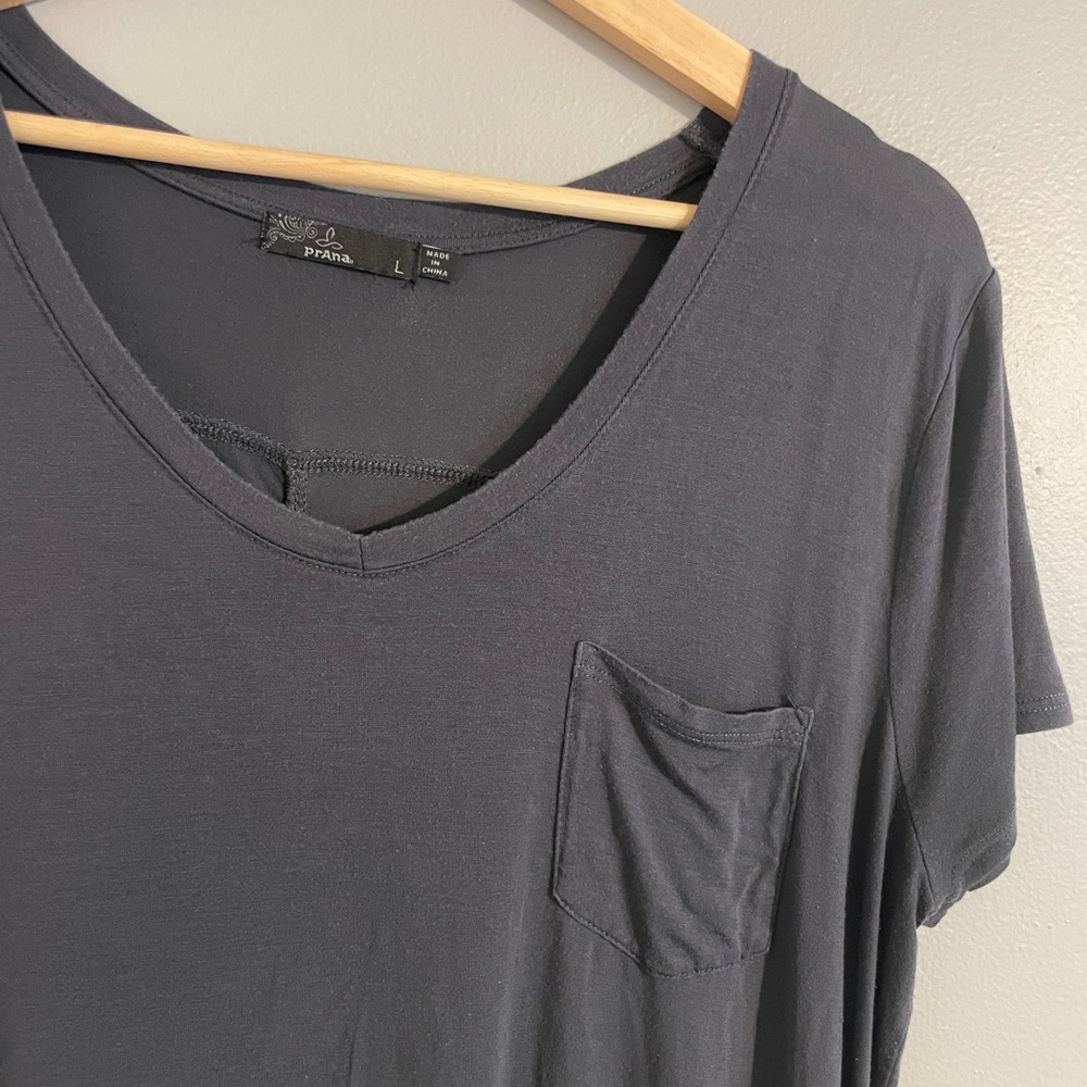 prAna V-Neck Pocket Tee Womens L Charcoal Gray Gorpcore Minimalist Sustainable